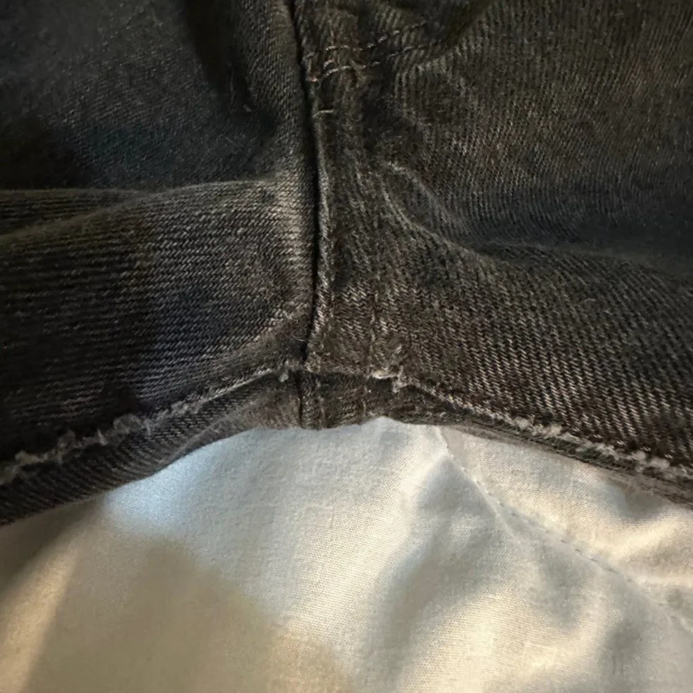 Levis black 501 Shorts for men Waist :38, Inseam 17 inches